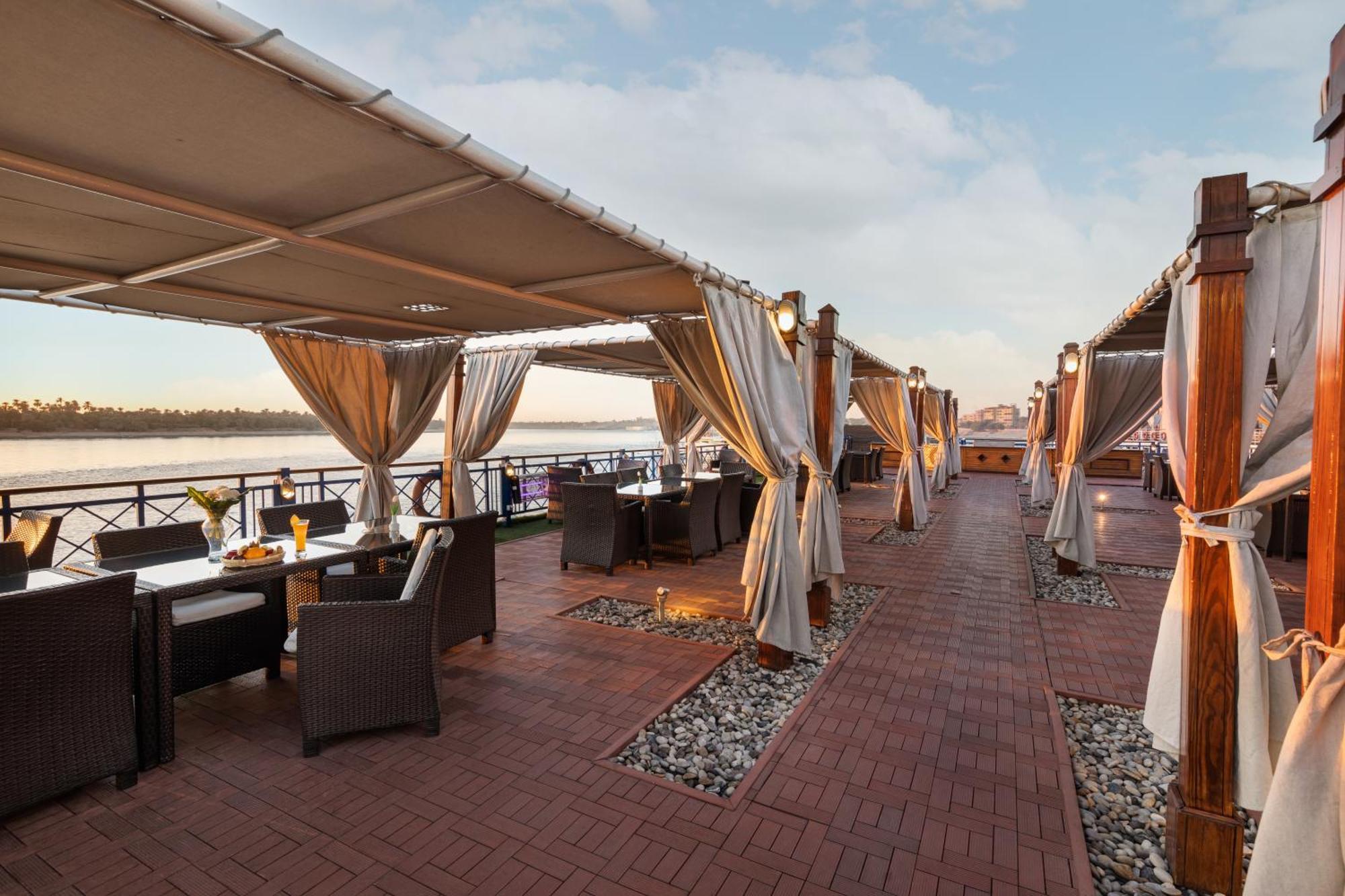 M/S Esmeralda Nile Cruise - 4 Or 7 Nights From Luxor Each Monday And 03 Nights From Aswan Each Friday Ngoại thất bức ảnh