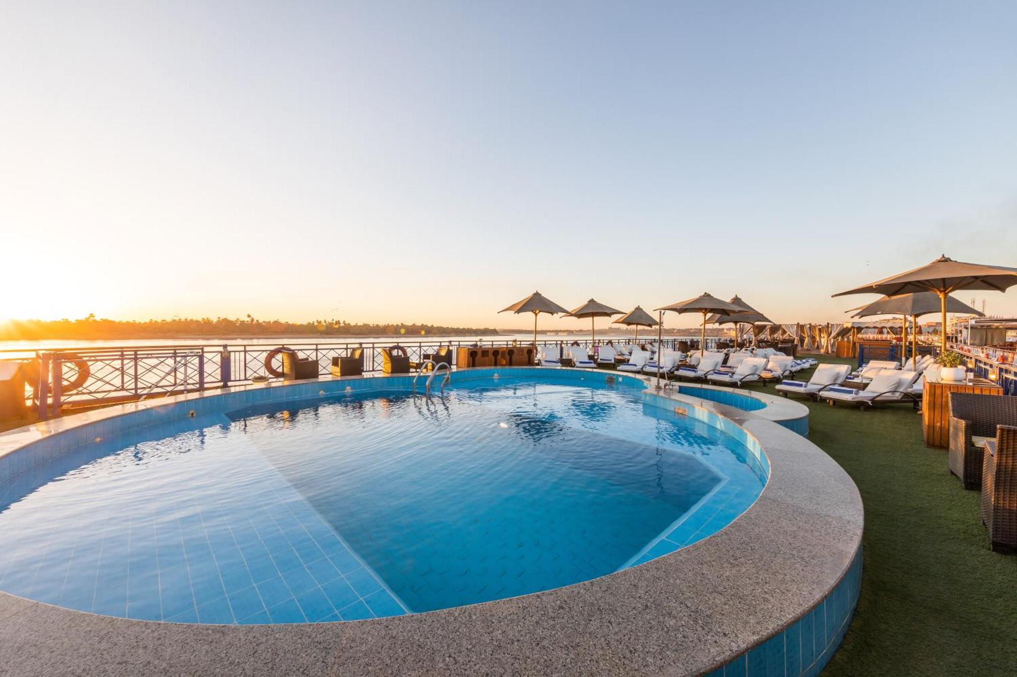 M/S Esmeralda Nile Cruise - 4 Or 7 Nights From Luxor Each Monday And 03 Nights From Aswan Each Friday Ngoại thất bức ảnh