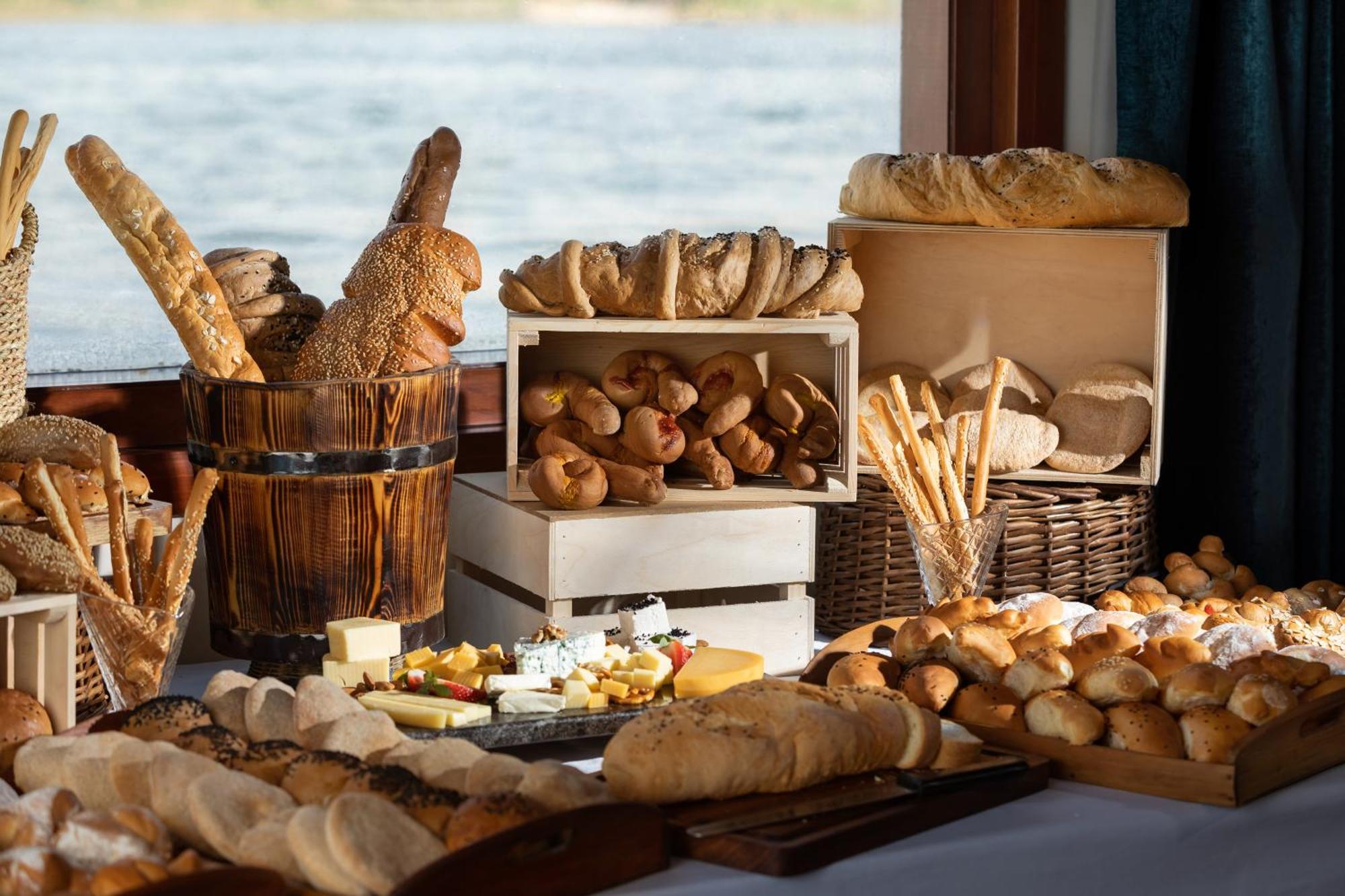M/S Esmeralda Nile Cruise - 4 Or 7 Nights From Luxor Each Monday And 03 Nights From Aswan Each Friday Ngoại thất bức ảnh