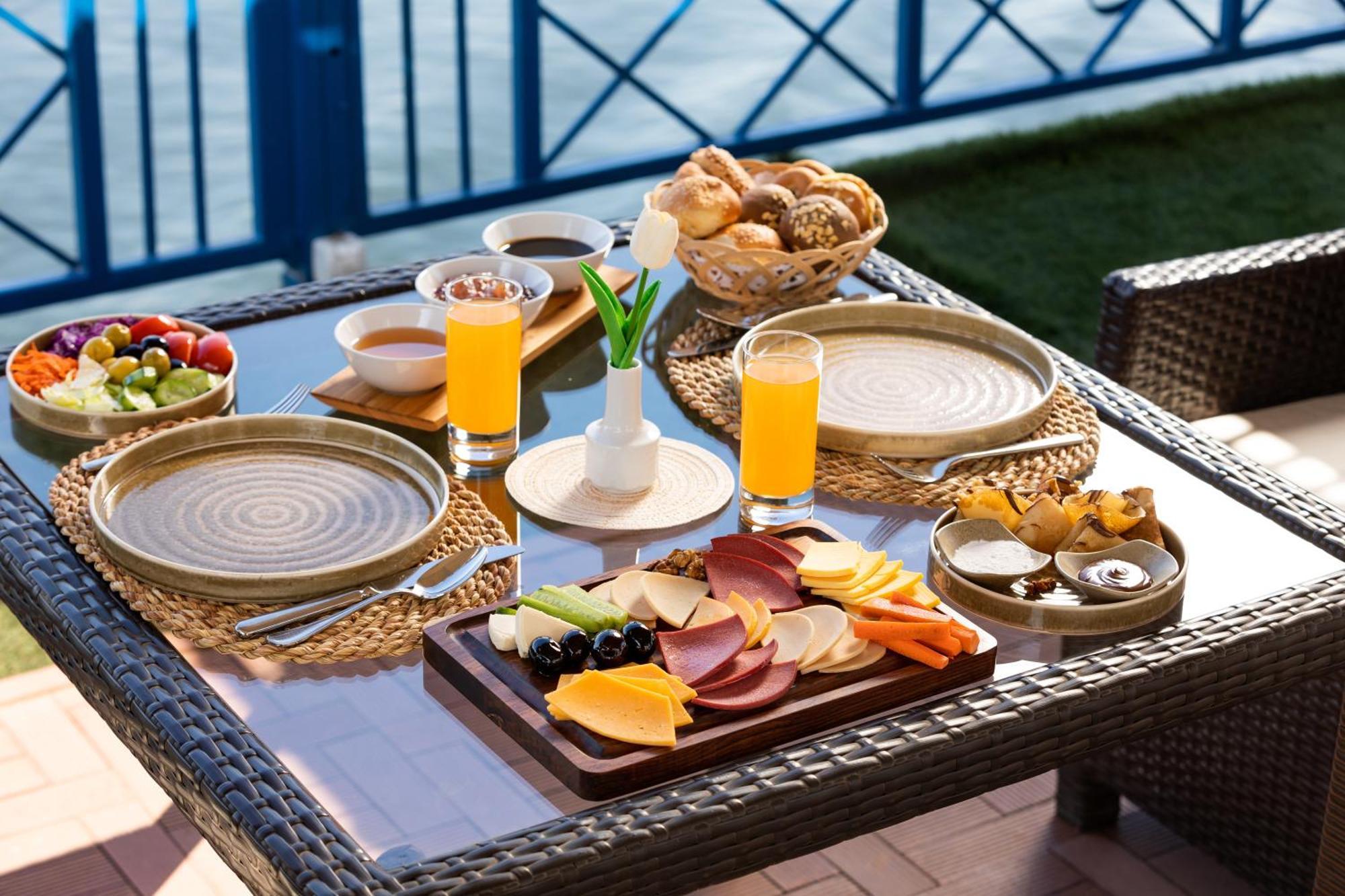M/S Esmeralda Nile Cruise - 4 Or 7 Nights From Luxor Each Monday And 03 Nights From Aswan Each Friday Ngoại thất bức ảnh
